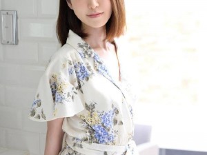 亚洲人气女神筱田优，拥有甜美脸蛋和火辣身材，是无数男人的梦中情人